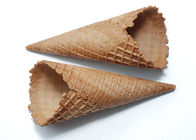 Мороженое КЭ связало конусы окунутые шоколадом вафли продукции коническое Шпе
